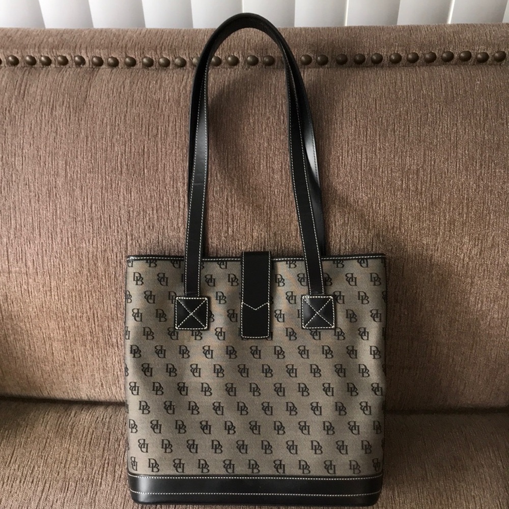 Dooney & Bourke Signature Pattern Handbag View 3